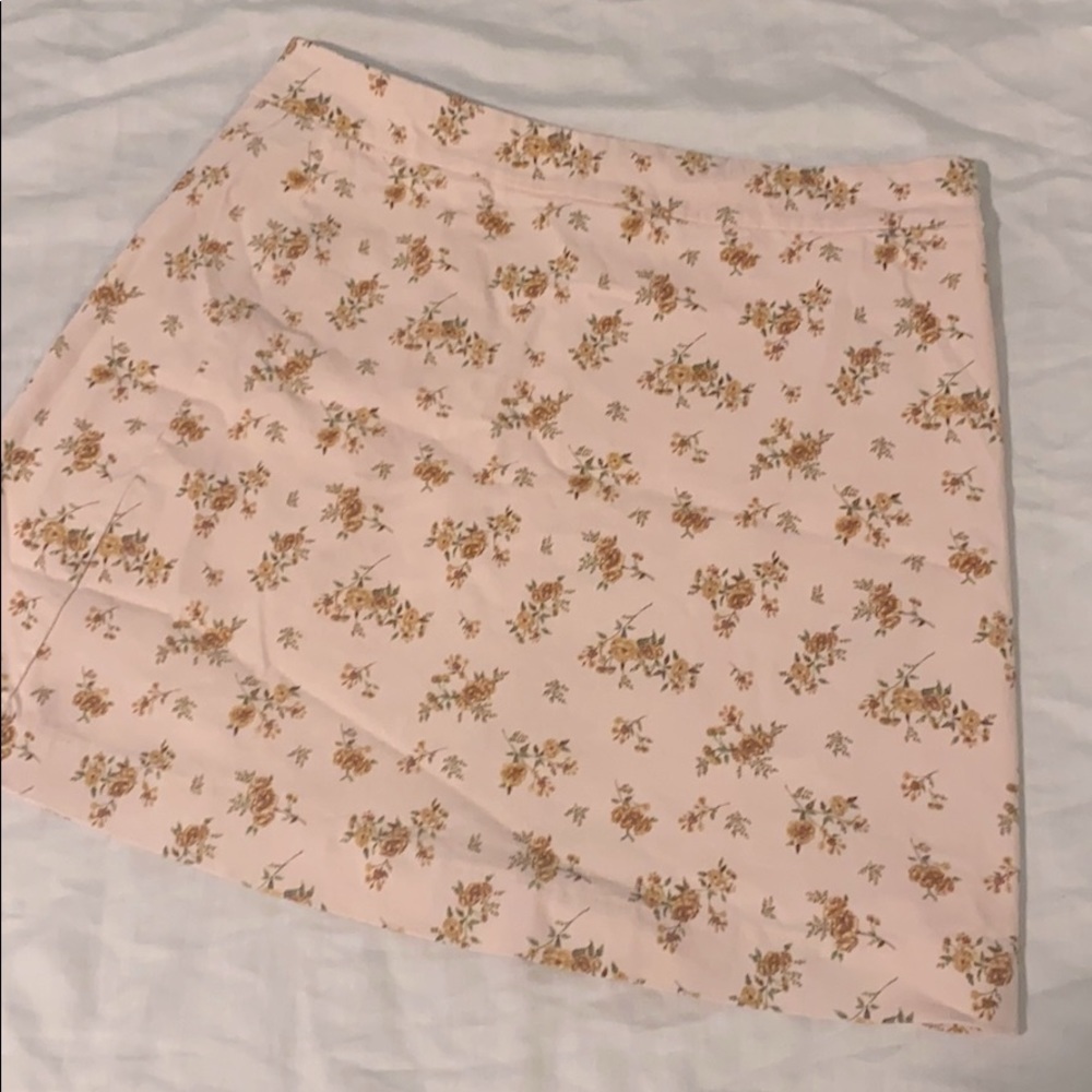 ✨Forever 21 Pink Floral Skirt✨